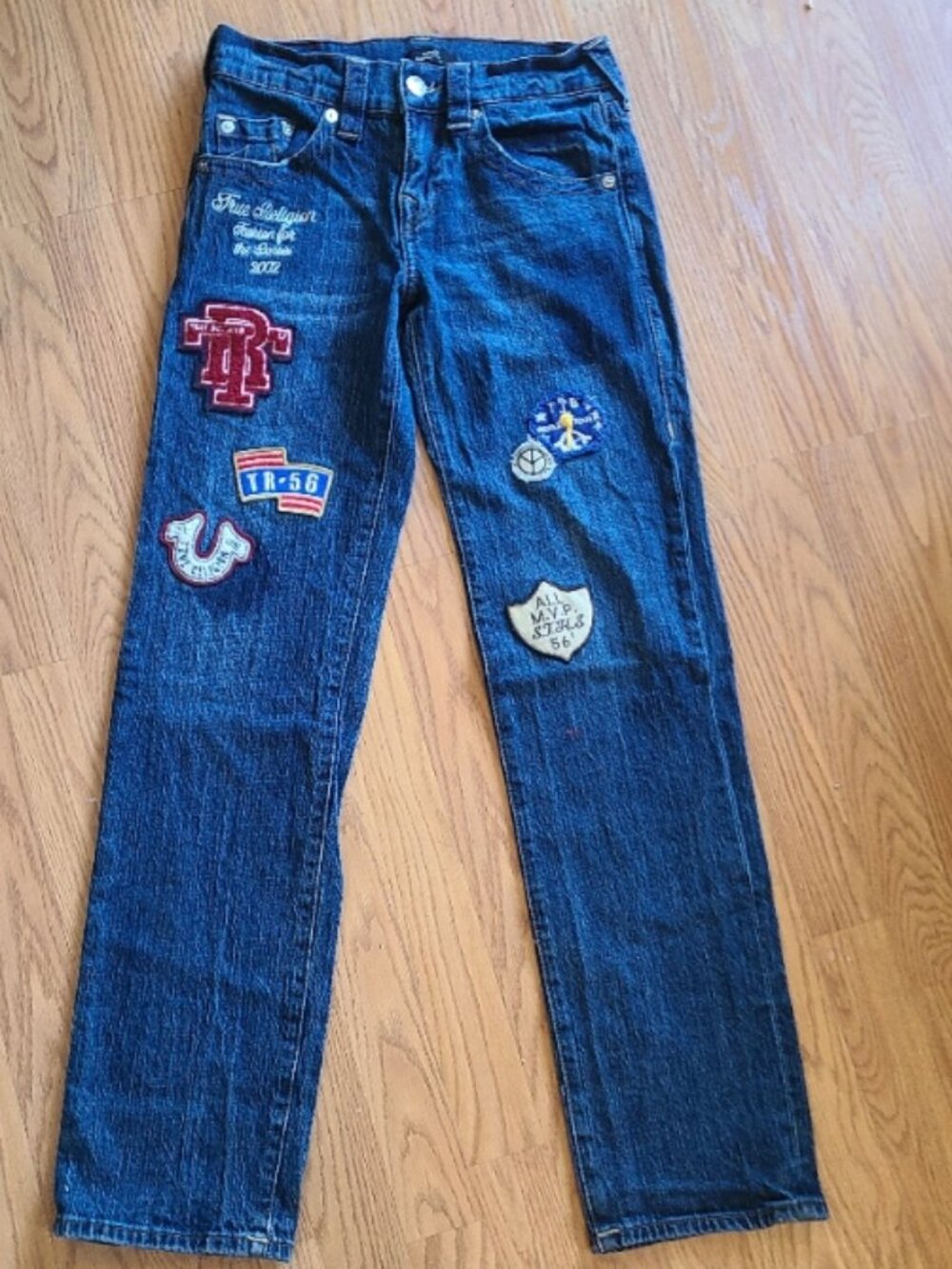 RARE TRUE RELIGION RICKI RELAXED STRAIGHT JEAN PATCH APPLIQUE STRETCH MIDRISE 24